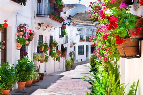 TIENDAS DHL Pueblo Benalmádena .